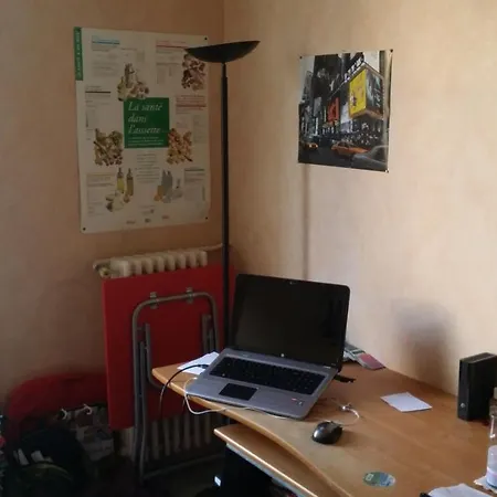 Comfortable & Quiet Private In Paris. Homestay